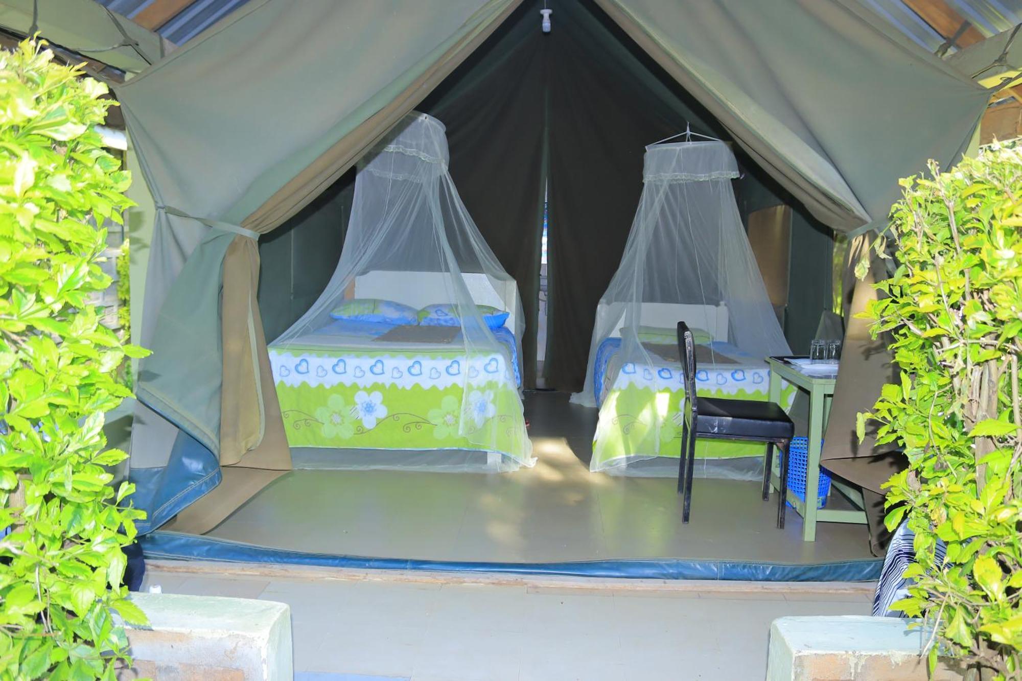 Rhino Tourist Camp Hotel Ololaimutiek Kültér fotó
