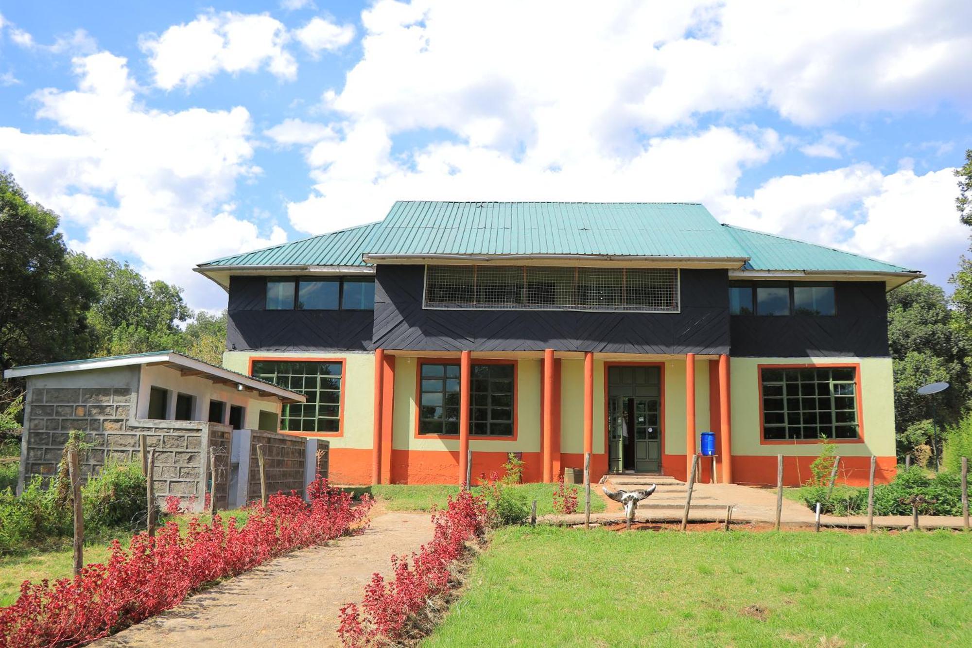 Rhino Tourist Camp Hotel Ololaimutiek Kültér fotó