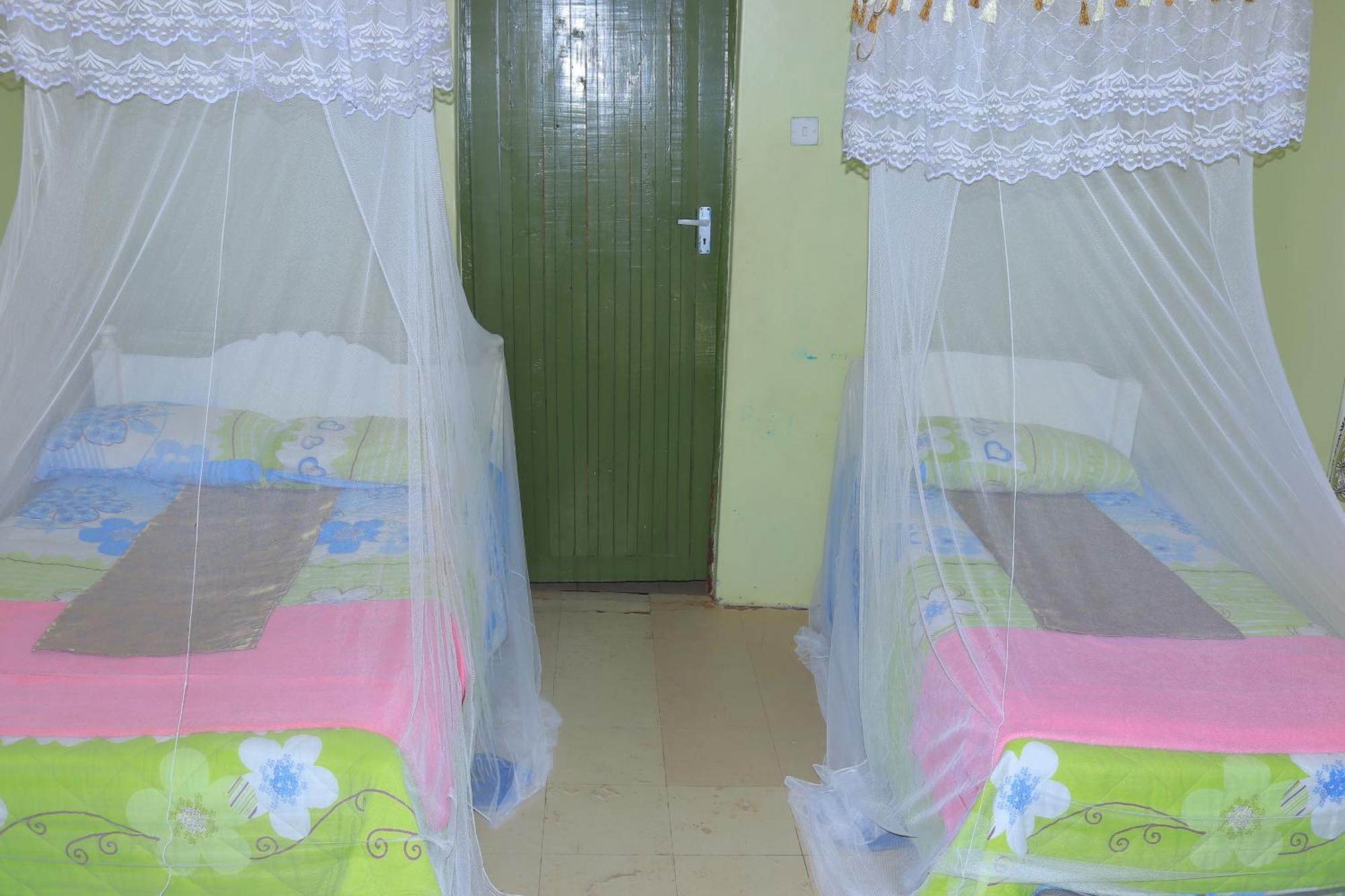 Rhino Tourist Camp Hotel Ololaimutiek Kültér fotó
