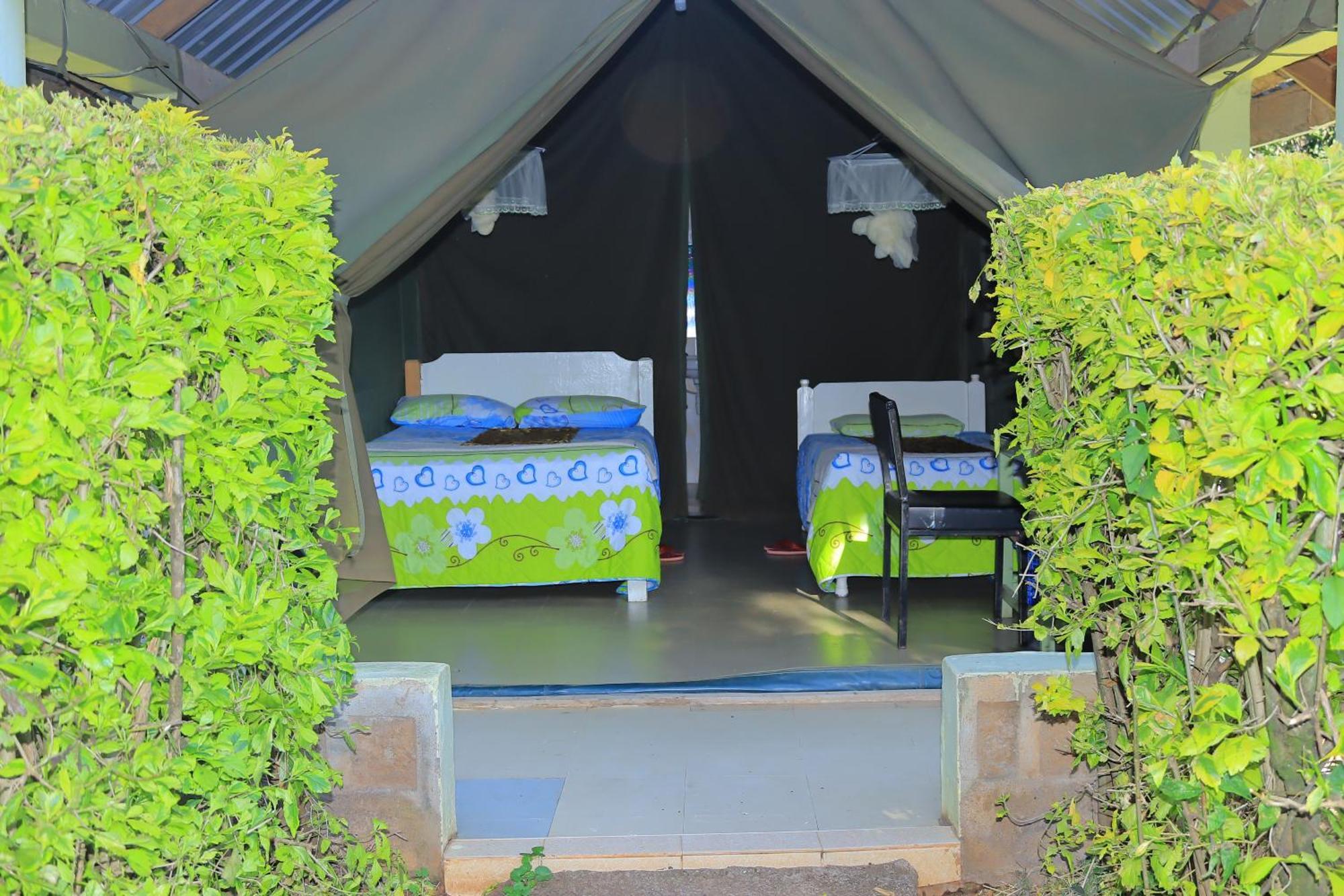 Rhino Tourist Camp Hotel Ololaimutiek Kültér fotó