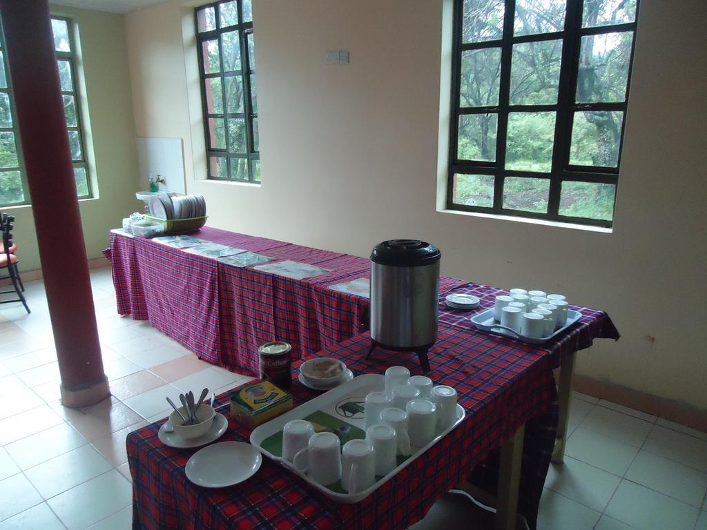 Rhino Tourist Camp Hotel Ololaimutiek Kültér fotó