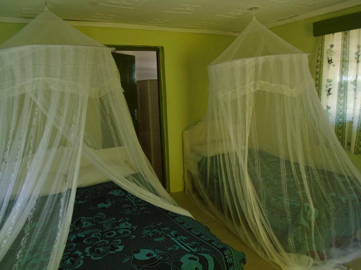 Rhino Tourist Camp Hotel Ololaimutiek Kültér fotó