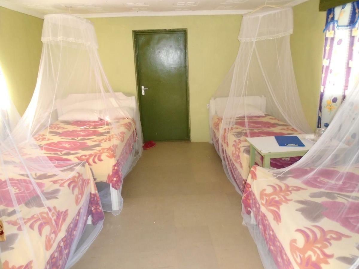 Rhino Tourist Camp Hotel Ololaimutiek Kültér fotó