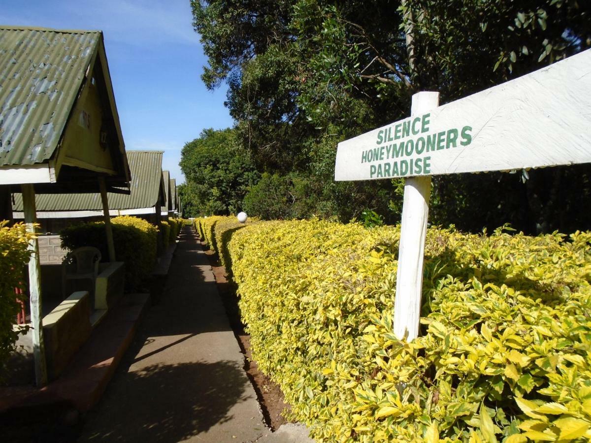 Rhino Tourist Camp Hotel Ololaimutiek Kültér fotó