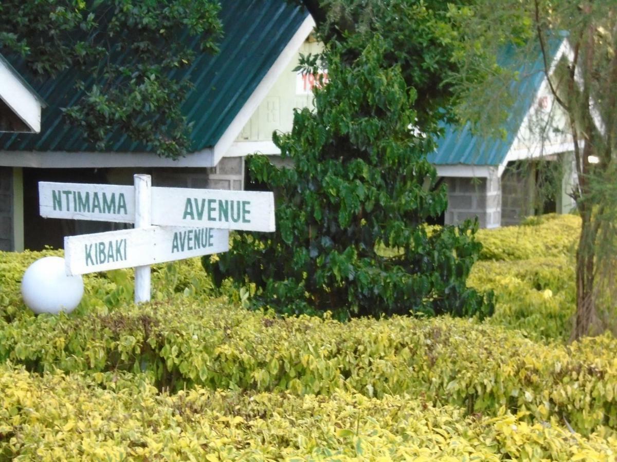 Rhino Tourist Camp Hotel Ololaimutiek Kültér fotó