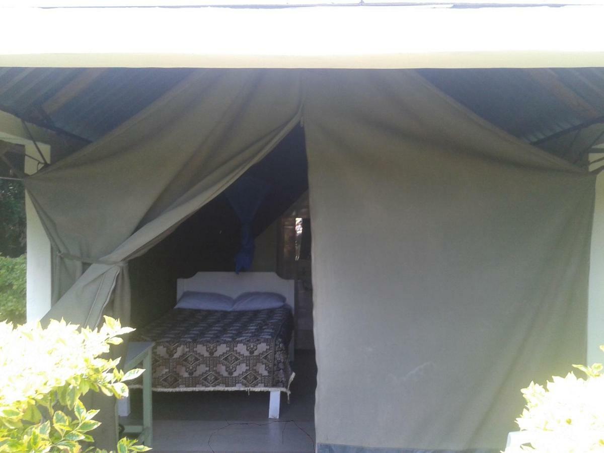 Rhino Tourist Camp Hotel Ololaimutiek Kültér fotó